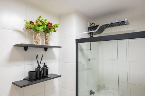 Ένα μπάνιο στο Sᴛᴜᴅɪᴏs Smart Bourbon - Completíssimo e novíssimo!