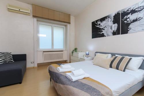Family Apartment, Duomo 12 min Walk, 5 Guests, Near Covered PARKING