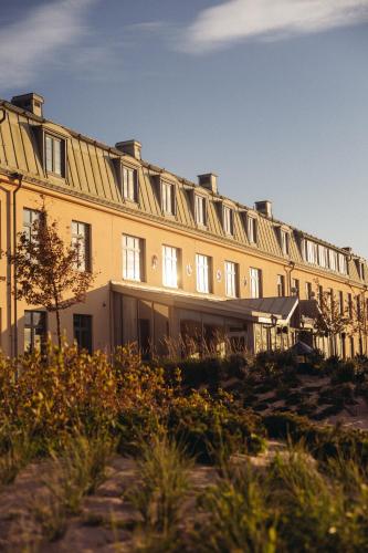 a large yellow building with a lot of windows at Varbergs Kusthotell in Varberg