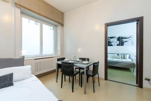 Family Apartment, Duomo 12 min Walk, 5 Guests, Near Covered PARKING