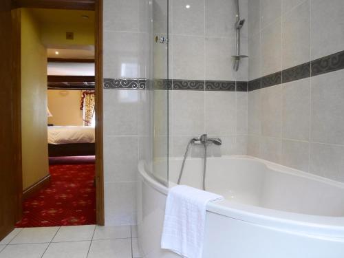 Villare Hitchin Town Centre tesisinde bir banyo