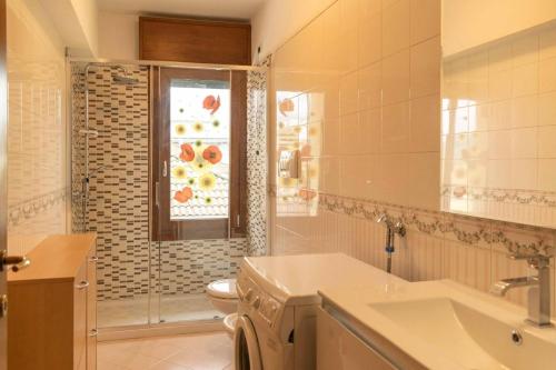 Ένα μπάνιο στο Appartamento centralissimo e alle porte delle Dolomiti