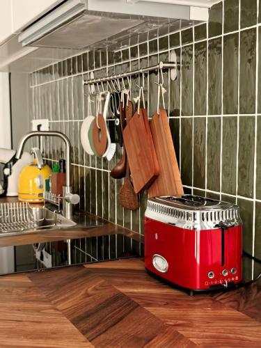 Eiffel Tower 6-Min Walk Charming Studio 3 sleeper