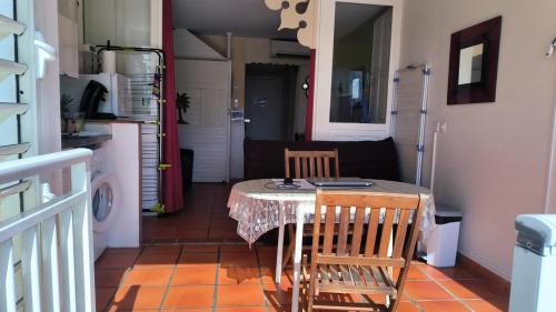 Η κουζίνα ή μικρή κουζίνα στο Balisier 107 Anse des Rochers