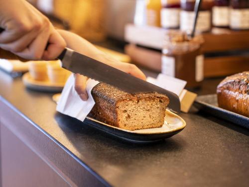 Comida en o cerca de este hotel