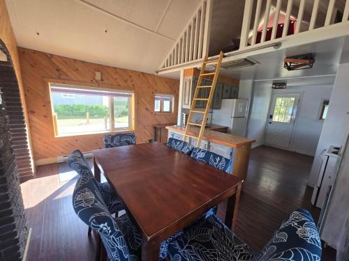 Φωτογραφία από το άλμπουμ του Chalet du Manoir-Bord de l'eau-Plage σε Lac-Simon