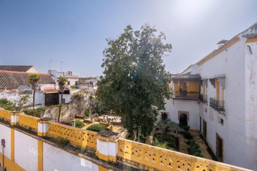 Luxurious Duplex - bathtub - 2Bd 2Bth Casa Pilatos