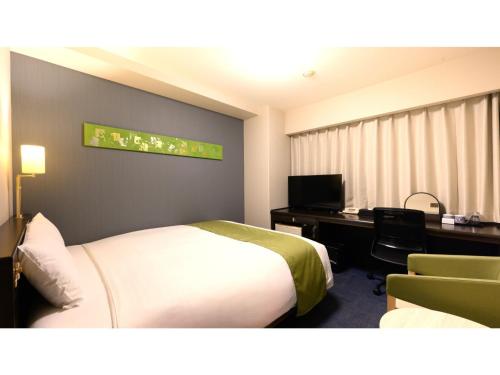 a hotel room with a bed and a desk at Smile Hotel Premium Kanazawa Higashiguchi Ekimae - Vacation STAY 65342v in Housai