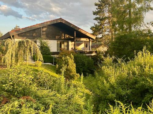 Κήπος έξω από το Ferienwohnung Blautalblick