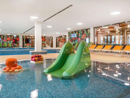 Mövenpick Balaland Resort Lake Balaton — Pool view