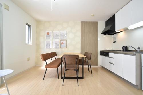a kitchen and dining room with a table and chairs at Kapalua East-Kapalua West - Vacation STAY 20388 in Tokyo