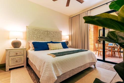 Postel nebo postele na pokoji v ubytování Inviting 2BR Condo in Mavila Resort at Quivira