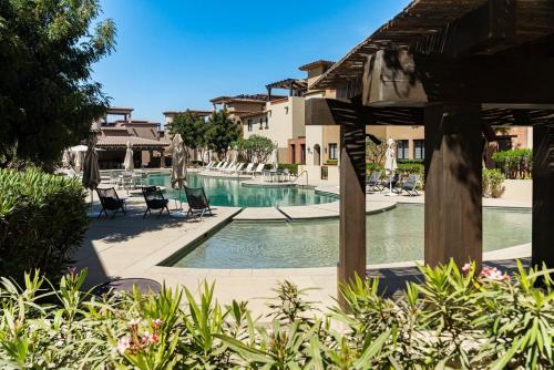 Bazén v ubytování Inviting 2BR Condo in Mavila Resort at Quivira nebo v jeho okolí