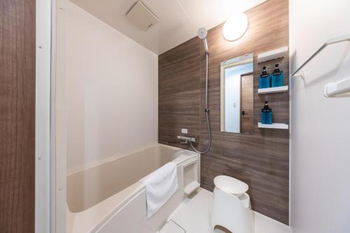 a bathroom with a tub and a toilet at AMP FLAT ARCBLISS 2A - Vacation STAY 57446v in Chikushino