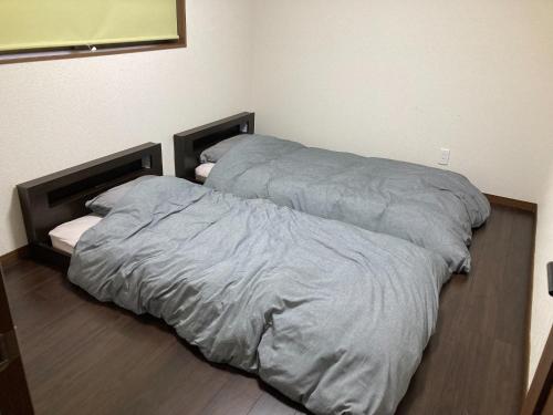two beds sitting next to each other in a bedroom at ASUBIYADO - Vacation STAY 59256v in Ushuku