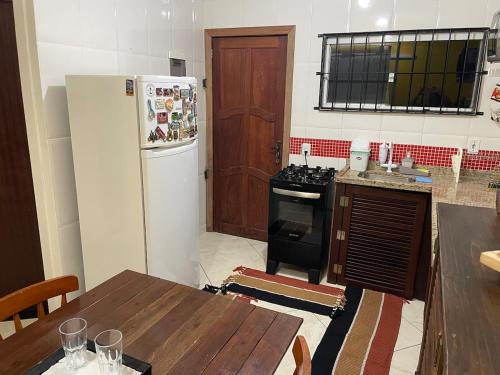Cuisine ou kitchenette dans l'établissement Loft da Praia dos Corais