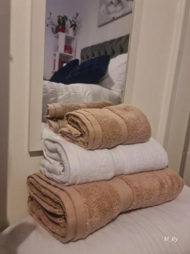 Postel nebo postele na pokoji v ubytování Porcupine Cave