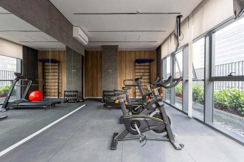 Fitness centrum a/nebo fitness zařízení v ubytování Essential Brooklyn - Stúdio com varanda e academia - By Easy Stay