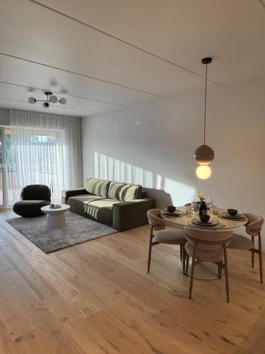 Khu vực ghế ngồi tại Adoffi Apartment