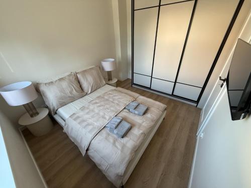 an overhead view of a living room with a couch at Apartament Kaszmir in Kętrzyn