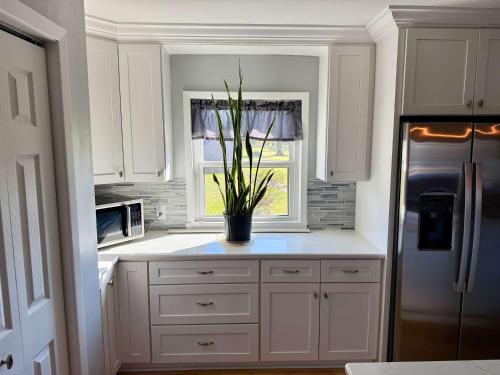 Η κουζίνα ή μικρή κουζίνα στο Serene Bayou Retreat - Spacious Family Home