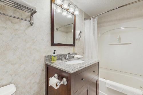 Koupelna v ubytování Birch Tree Lane - Unit 311