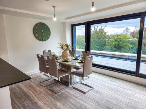 Χώρος καθιστικού στο Luxury 3 Bedroom Penthouse Apartment