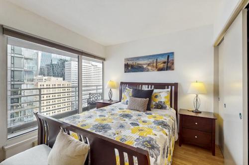 Ένα ή περισσότερα κρεβάτια σε δωμάτιο στο Newmark Condo Suite