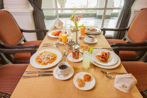 Jídlo v hotelu nebo okolí