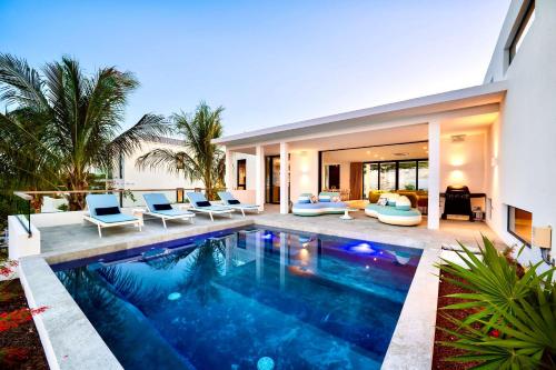 Kolam renang di atau dekat dengan Villa Venus with Private Pool Oceanfront