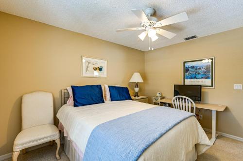 a bedroom with a bed and a ceiling fan at Snowbirds Welcome! Naples Resort Condo Near Golf in Naples