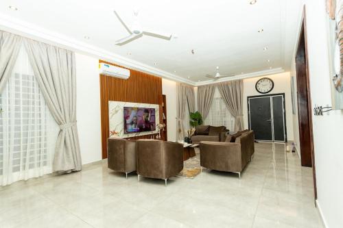 KwabenyaにあるWelcome To Grand Centralのギャラリーの写真