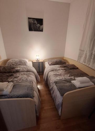 Postel nebo postele na pokoji v ubytování Macy 25