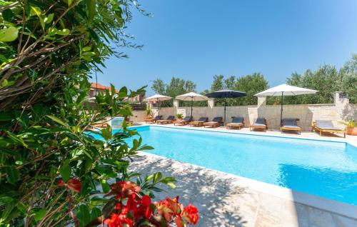 Stunning Apartment In Pakostane With Wifi