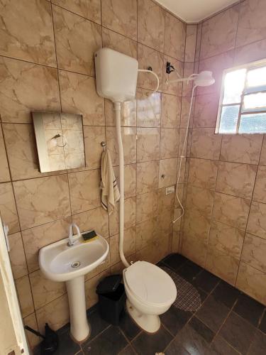 a bathroom with a toilet and a sink at Casa com 2 quartos no Aero Rancho in Campo Grande