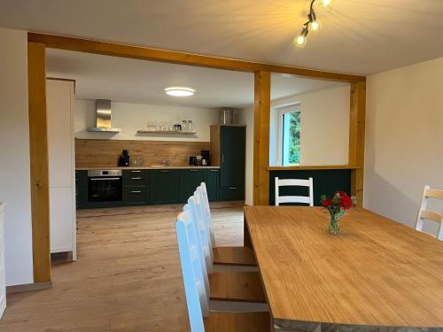 a kitchen and dining room with a wooden table and chairs at 4-Steine-Blick, Wohnung 1 in Schöna