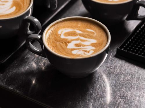 Příslušenství pro přípravu čaje a kávy v ubytování Mantra 2 Bond Street