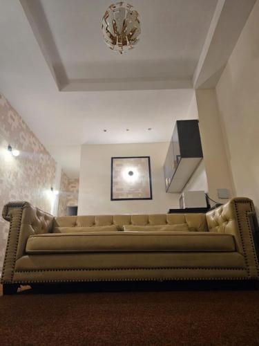 Bayview Apartment - Chic Seaside Stay in the City