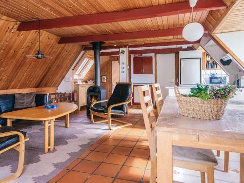 Posezení v ubytování 4 person holiday home in Rømø
