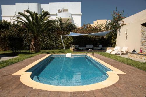 Piscina a La Villa 91 o a prop