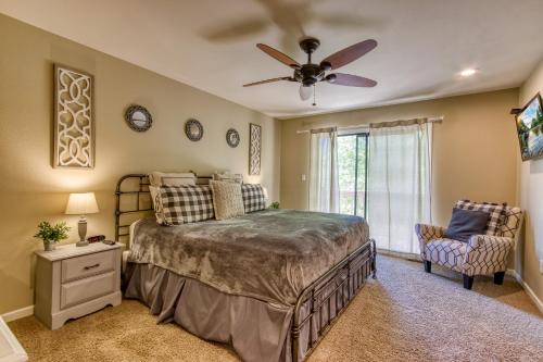 Memorable "Deer & Doe" by HoneyBearCabins 4BR 3BA, Mountain View Deck, Farmhouse Decor, Fireplace, 3 Acres photo 17