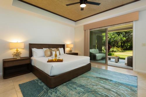 Postel nebo postele na pokoji v ubytování ❤PiH❤OHANA Time Closer to KaMilo Pools Hilton Resort Passes