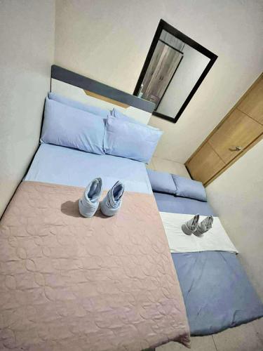 Postel nebo postele na pokoji v ubytování Staycation Near Mall of Asia