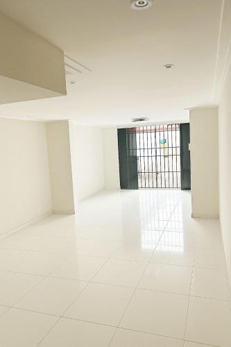 an empty room with white walls and a large window at Casa para cop 30 in Belém