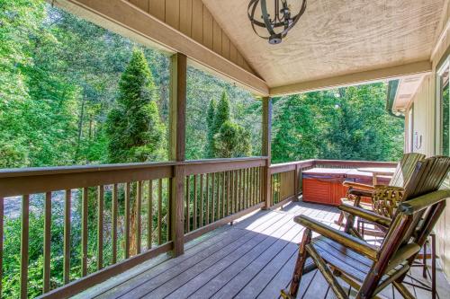 Memorable "Deer & Doe" by HoneyBearCabins 4BR 3BA, Mountain View Deck, Farmhouse Decor, Fireplace, 3 Acres photo 34