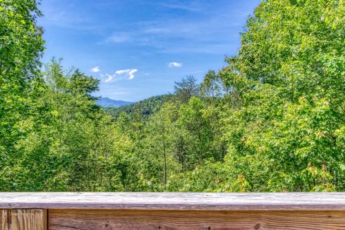 Memorable "Deer & Doe" by HoneyBearCabins 4BR 3BA, Mountain View Deck, Farmhouse Decor, Fireplace, 3 Acres photo 36