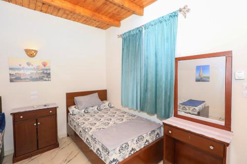 Ένα ή περισσότερα κρεβάτια σε δωμάτιο στο Tohamy house