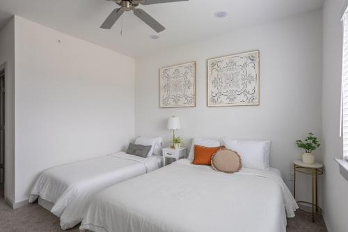 Ένα ή περισσότερα κρεβάτια σε δωμάτιο στο FeeLatHome l Rosenberg l Lakeview