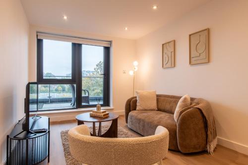 Foto Spacious 2-Bed Apartment, Free Parking & Contractor Friendly 1
