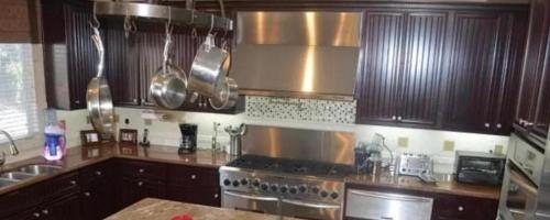 Η κουζίνα ή μικρή κουζίνα στο Home Away From Home